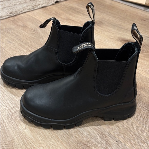 Blundstone Women’s Lug #2240 Black Leather Chelsea Boots - Picture 5 of 9